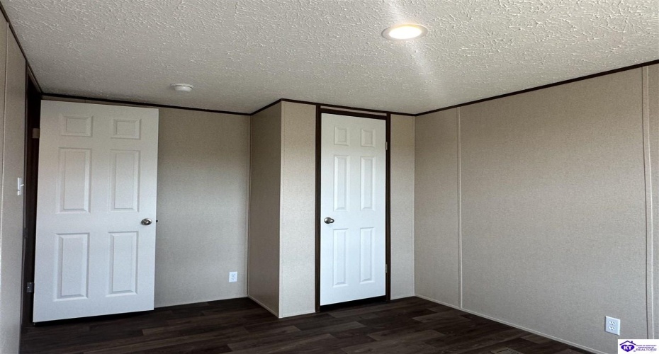 Carriewood Drive, Cecilia, Kentucky 42724, ,2 BathroomsBathrooms,For Sale,Carriewood Drive,HK24004230