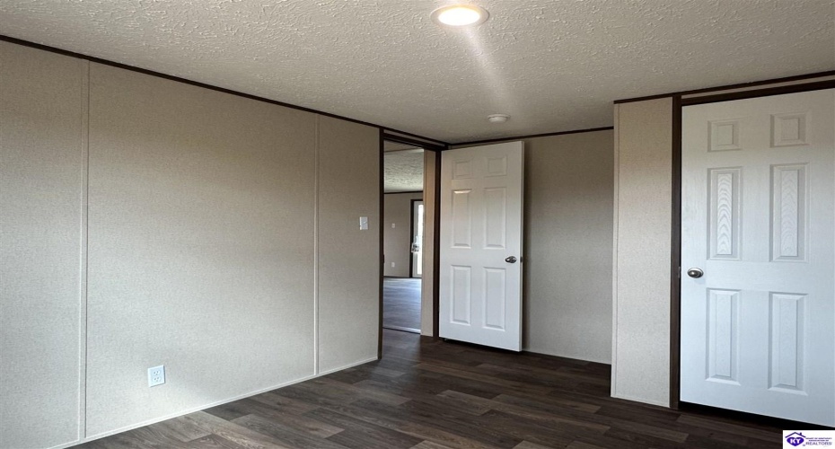 Carriewood Drive, Cecilia, Kentucky 42724, ,2 BathroomsBathrooms,For Sale,Carriewood Drive,HK24004230