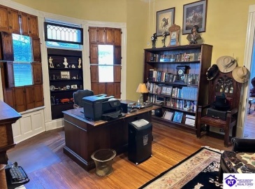 Dixie Avenue, Elizabethtown, Kentucky 42701, ,3 BathroomsBathrooms,For Sale,Dixie Avenue,HK24004233