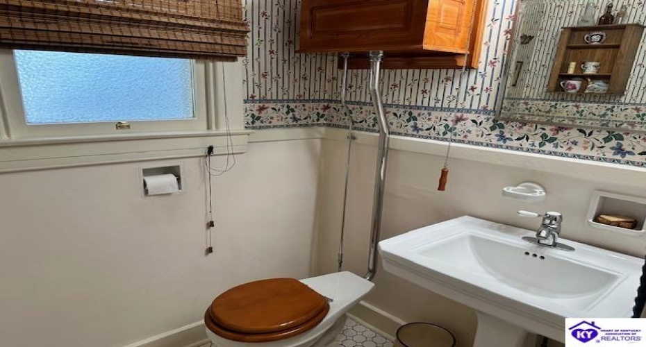 Dixie Avenue, Elizabethtown, Kentucky 42701, ,3 BathroomsBathrooms,For Sale,Dixie Avenue,HK24004233