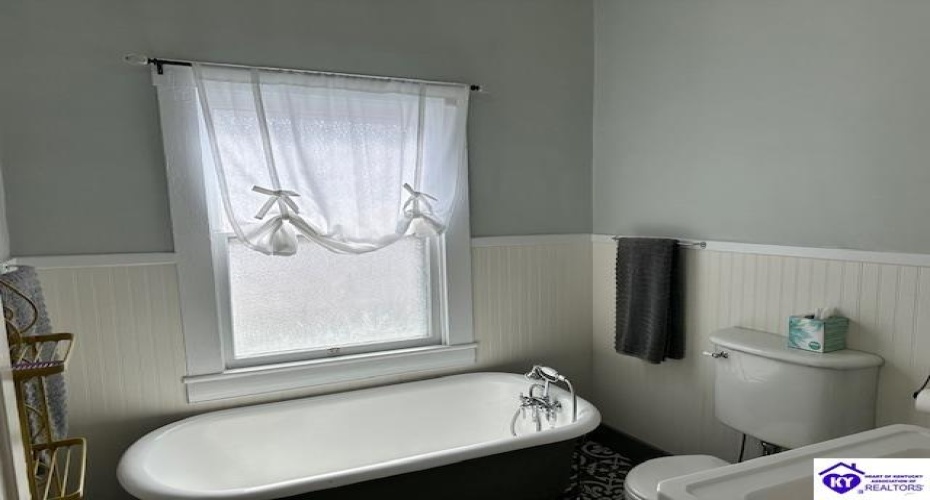 Dixie Avenue, Elizabethtown, Kentucky 42701, ,3 BathroomsBathrooms,For Sale,Dixie Avenue,HK24004233