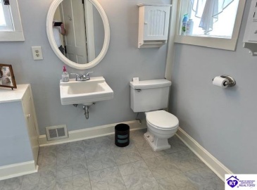 Dixie Avenue, Elizabethtown, Kentucky 42701, ,3 BathroomsBathrooms,For Sale,Dixie Avenue,HK24004233