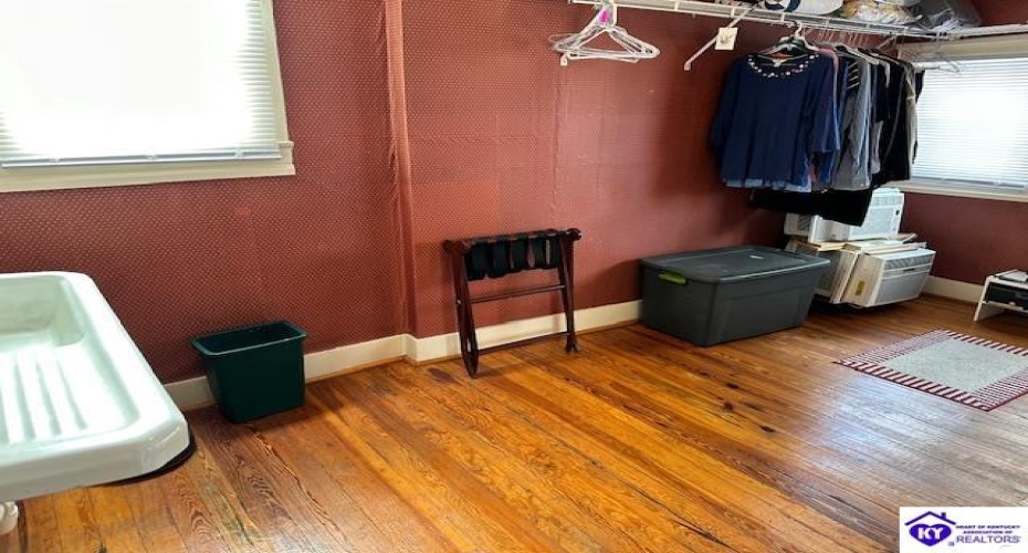 Dixie Avenue, Elizabethtown, Kentucky 42701, ,3 BathroomsBathrooms,For Sale,Dixie Avenue,HK24004233