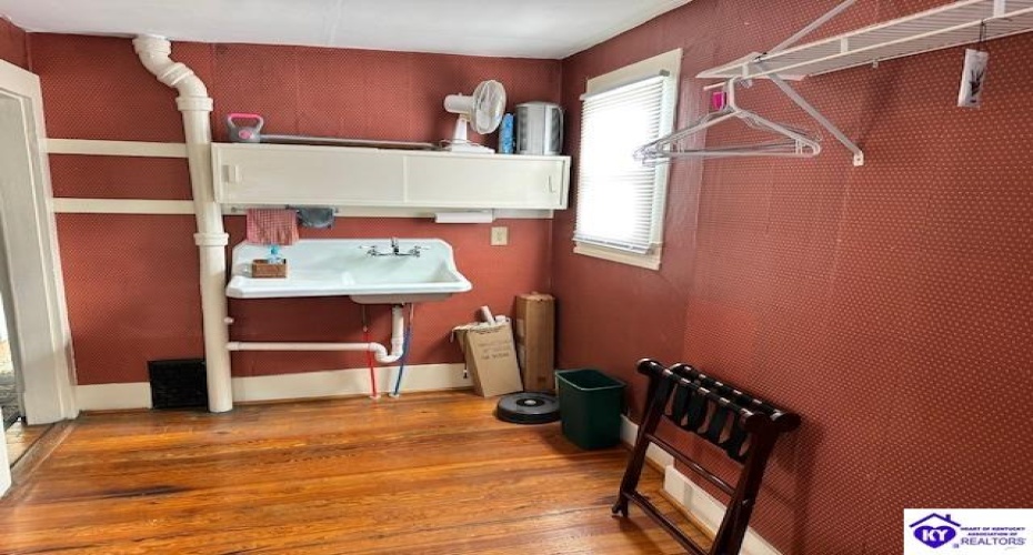 Dixie Avenue, Elizabethtown, Kentucky 42701, ,3 BathroomsBathrooms,For Sale,Dixie Avenue,HK24004233