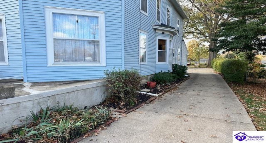 Dixie Avenue, Elizabethtown, Kentucky 42701, ,3 BathroomsBathrooms,For Sale,Dixie Avenue,HK24004233