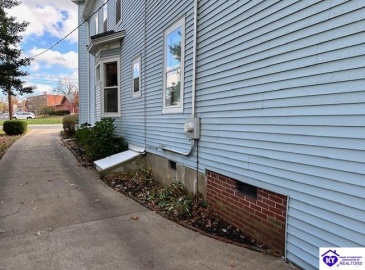 Dixie Avenue, Elizabethtown, Kentucky 42701, ,3 BathroomsBathrooms,For Sale,Dixie Avenue,HK24004233