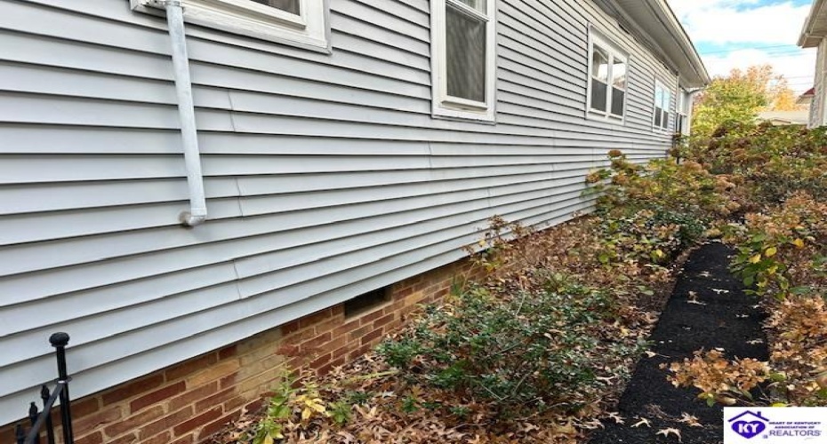 Dixie Avenue, Elizabethtown, Kentucky 42701, ,3 BathroomsBathrooms,For Sale,Dixie Avenue,HK24004233