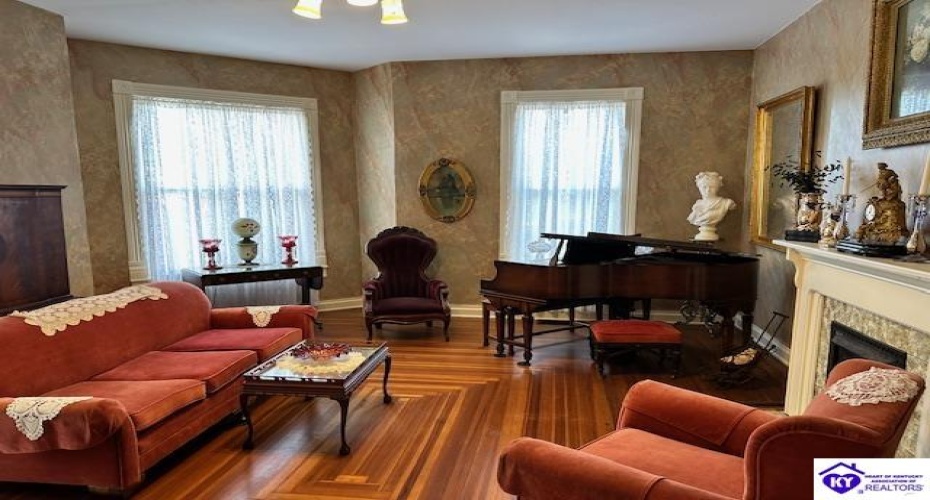 Dixie Avenue, Elizabethtown, Kentucky 42701, ,3 BathroomsBathrooms,For Sale,Dixie Avenue,HK24004233