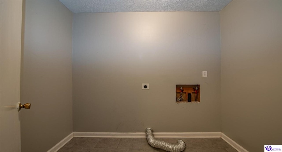 Constantine Fairfield Road, Garfield, Kentucky 40140, ,2 BathroomsBathrooms,For Sale,Constantine Fairfield Road,HK24004234