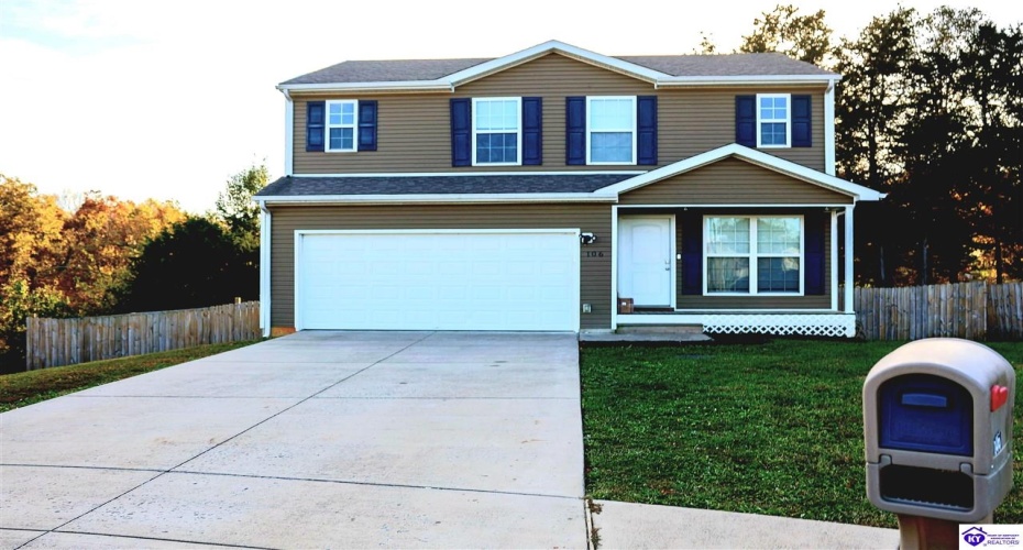 Dewberry Court, Elizabethtown, Kentucky 42701, ,3 BathroomsBathrooms,For Sale,Dewberry Court,HK24004235