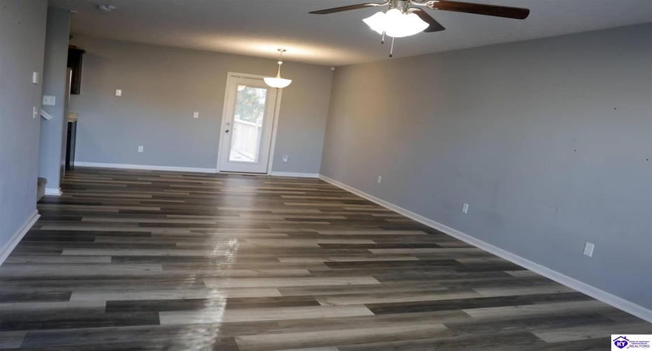 Dewberry Court, Elizabethtown, Kentucky 42701, ,3 BathroomsBathrooms,For Sale,Dewberry Court,HK24004235