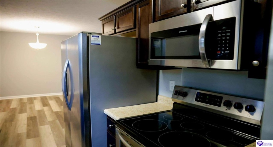 Dewberry Court, Elizabethtown, Kentucky 42701, ,3 BathroomsBathrooms,For Sale,Dewberry Court,HK24004235