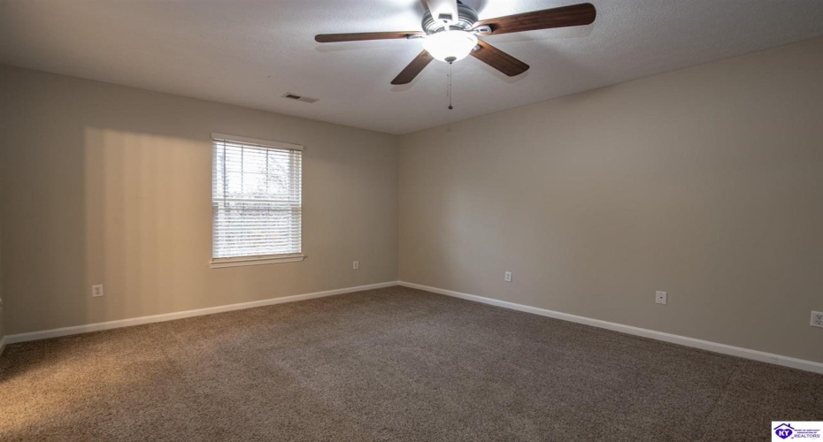 Slippery Rock Court, Vine Grove, Kentucky 40175, ,4 BathroomsBathrooms,For Sale,Slippery Rock Court,HK24004236