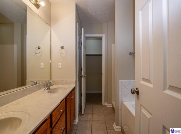 Slippery Rock Court, Vine Grove, Kentucky 40175, ,4 BathroomsBathrooms,For Sale,Slippery Rock Court,HK24004236