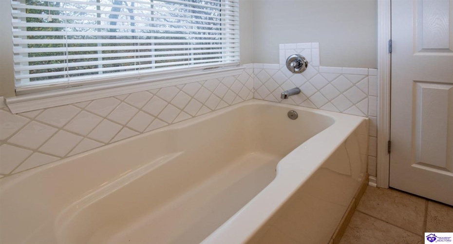 Slippery Rock Court, Vine Grove, Kentucky 40175, ,4 BathroomsBathrooms,For Sale,Slippery Rock Court,HK24004236