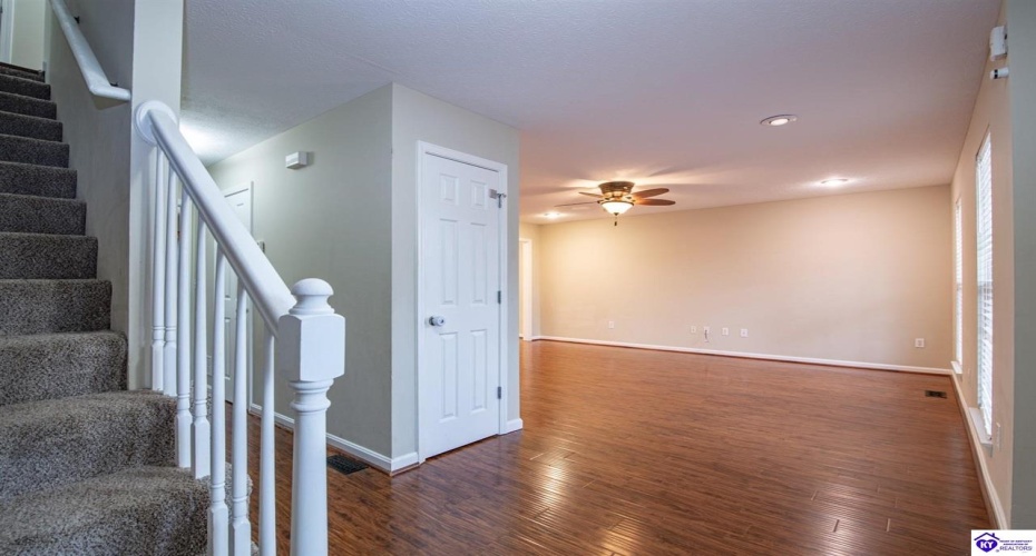 Slippery Rock Court, Vine Grove, Kentucky 40175, ,4 BathroomsBathrooms,For Sale,Slippery Rock Court,HK24004236