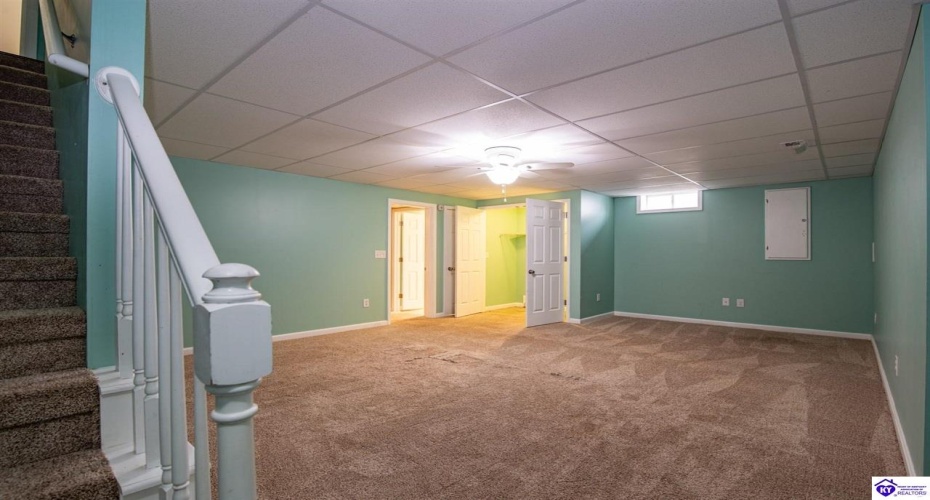 Slippery Rock Court, Vine Grove, Kentucky 40175, ,4 BathroomsBathrooms,For Sale,Slippery Rock Court,HK24004236