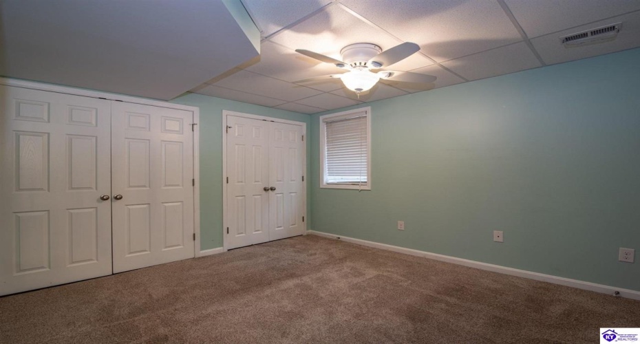 Slippery Rock Court, Vine Grove, Kentucky 40175, ,4 BathroomsBathrooms,For Sale,Slippery Rock Court,HK24004236