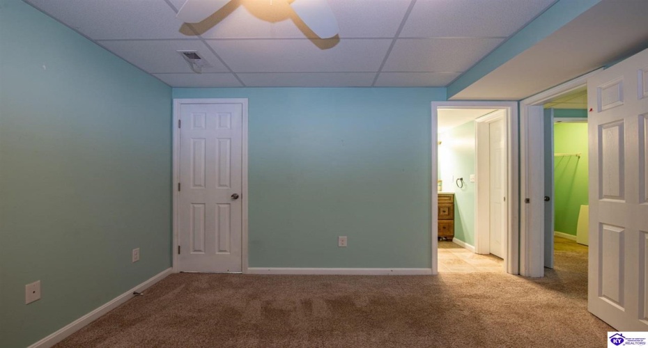 Slippery Rock Court, Vine Grove, Kentucky 40175, ,4 BathroomsBathrooms,For Sale,Slippery Rock Court,HK24004236