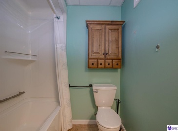 Slippery Rock Court, Vine Grove, Kentucky 40175, ,4 BathroomsBathrooms,For Sale,Slippery Rock Court,HK24004236