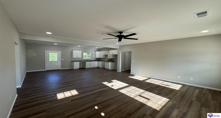 Magnolia Court, Vine Grove, Kentucky 40175, ,2 BathroomsBathrooms,For Sale,Magnolia Court,HK24002070