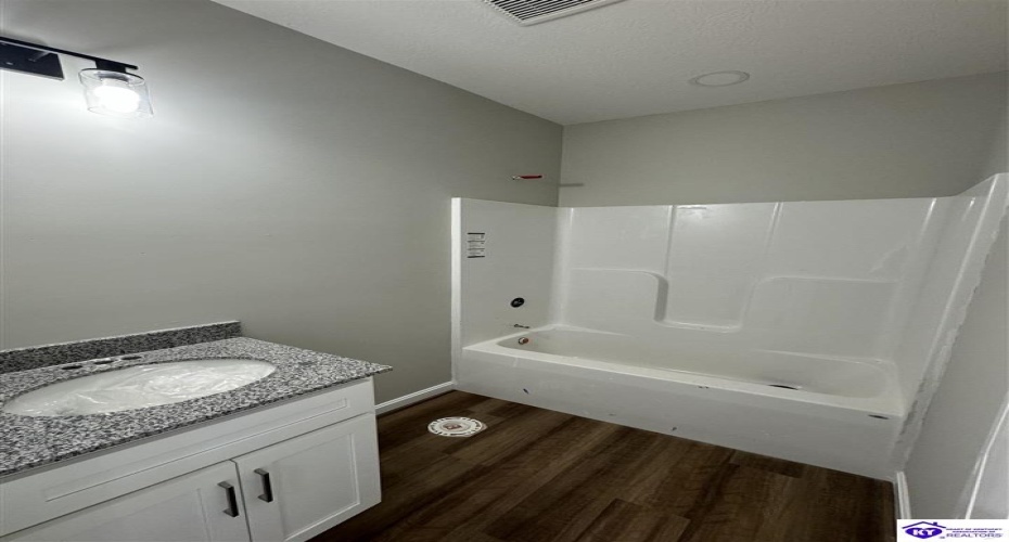 Magnolia Court, Vine Grove, Kentucky 40175, ,2 BathroomsBathrooms,For Sale,Magnolia Court,HK24002070