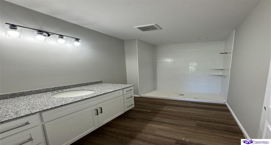 Magnolia Court, Vine Grove, Kentucky 40175, ,2 BathroomsBathrooms,For Sale,Magnolia Court,HK24002070