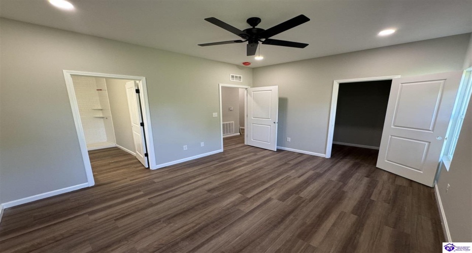 Magnolia Court, Vine Grove, Kentucky 40175, ,2 BathroomsBathrooms,For Sale,Magnolia Court,HK24002070