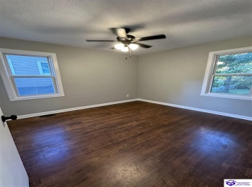 Diecks Drive, Elizabethtown, Kentucky 42701, ,1 BathroomBathrooms,For Sale,Diecks Drive,HK24004240