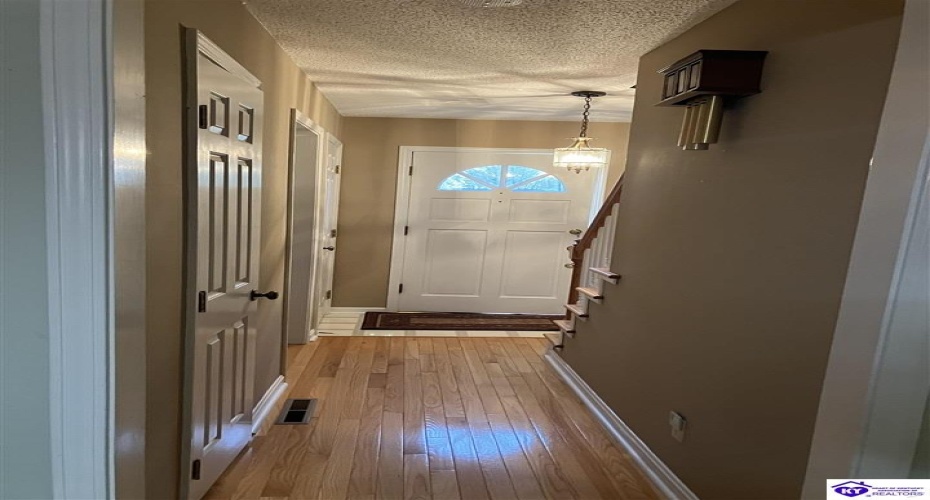 Tyler Circle, Elizabethtown, Kentucky 42701, ,3 BathroomsBathrooms,For Sale,Tyler Circle,HK24004242