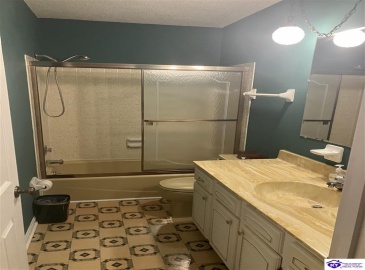 Tyler Circle, Elizabethtown, Kentucky 42701, ,3 BathroomsBathrooms,For Sale,Tyler Circle,HK24004242