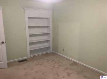 Tyler Circle, Elizabethtown, Kentucky 42701, ,3 BathroomsBathrooms,For Sale,Tyler Circle,HK24004242