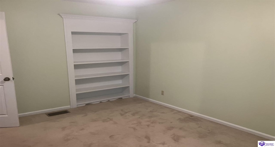 Tyler Circle, Elizabethtown, Kentucky 42701, ,3 BathroomsBathrooms,For Sale,Tyler Circle,HK24004242