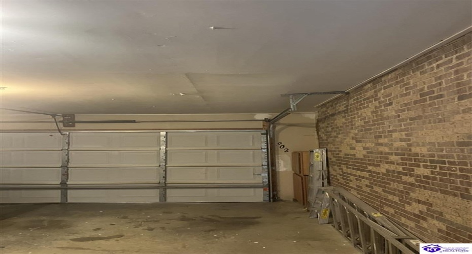 Tyler Circle, Elizabethtown, Kentucky 42701, ,3 BathroomsBathrooms,For Sale,Tyler Circle,HK24004242