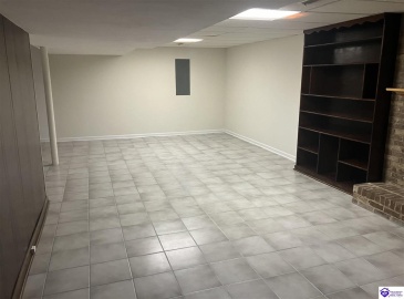 Tyler Circle, Elizabethtown, Kentucky 42701, ,3 BathroomsBathrooms,For Sale,Tyler Circle,HK24004242