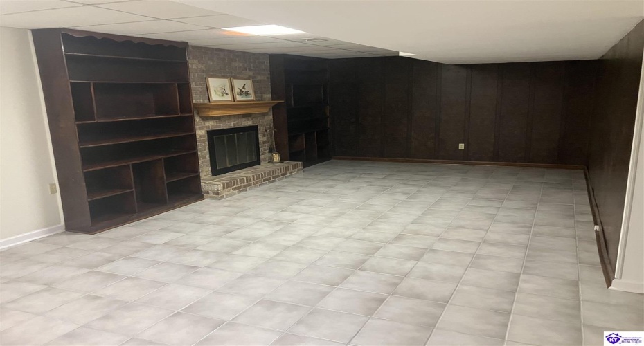 Tyler Circle, Elizabethtown, Kentucky 42701, ,3 BathroomsBathrooms,For Sale,Tyler Circle,HK24004242