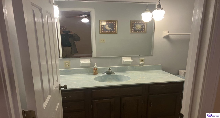 Tyler Circle, Elizabethtown, Kentucky 42701, ,3 BathroomsBathrooms,For Sale,Tyler Circle,HK24004242