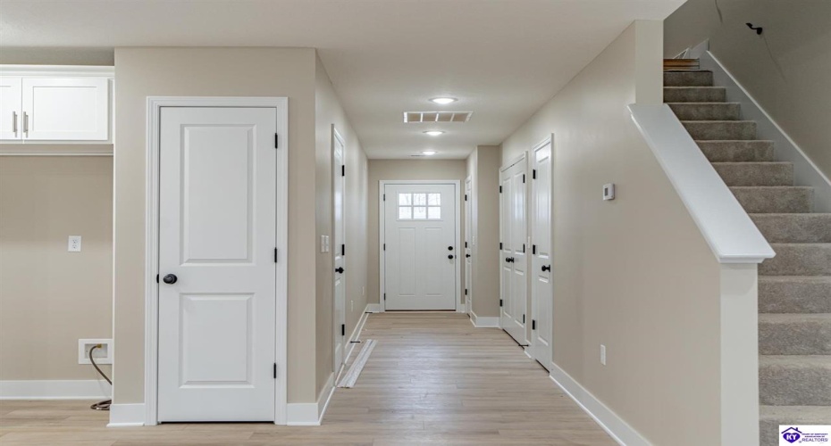 Hunter Lane, Elizabethtown, Kentucky 42701, ,3 BathroomsBathrooms,For Sale,Hunter Lane,HK24004251