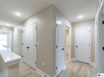 Hunter Lane, Elizabethtown, Kentucky 42701, ,3 BathroomsBathrooms,For Sale,Hunter Lane,HK24004251