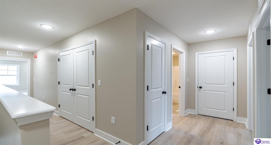 Hunter Lane, Elizabethtown, Kentucky 42701, ,3 BathroomsBathrooms,For Sale,Hunter Lane,HK24004251