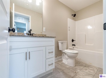 Hunter Lane, Elizabethtown, Kentucky 42701, ,3 BathroomsBathrooms,For Sale,Hunter Lane,HK24004251