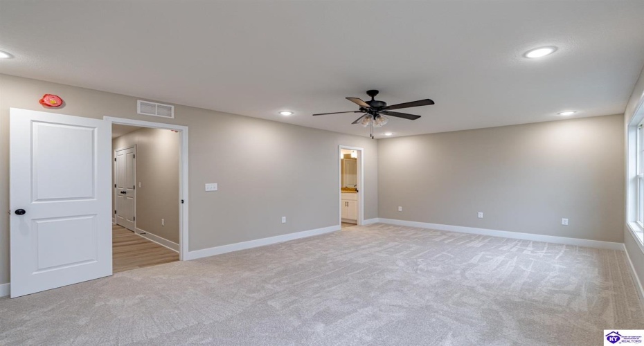 Hunter Lane, Elizabethtown, Kentucky 42701, ,3 BathroomsBathrooms,For Sale,Hunter Lane,HK24004252