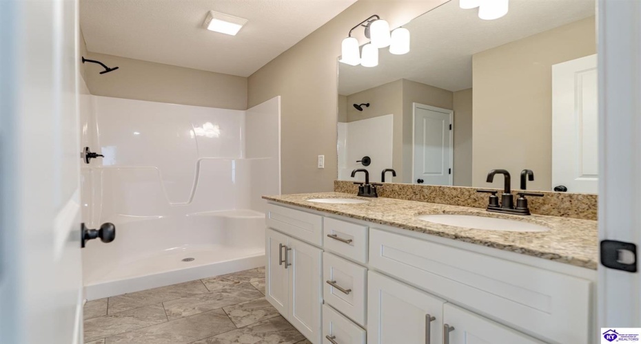 Hunter Lane, Elizabethtown, Kentucky 42701, ,3 BathroomsBathrooms,For Sale,Hunter Lane,HK24004252