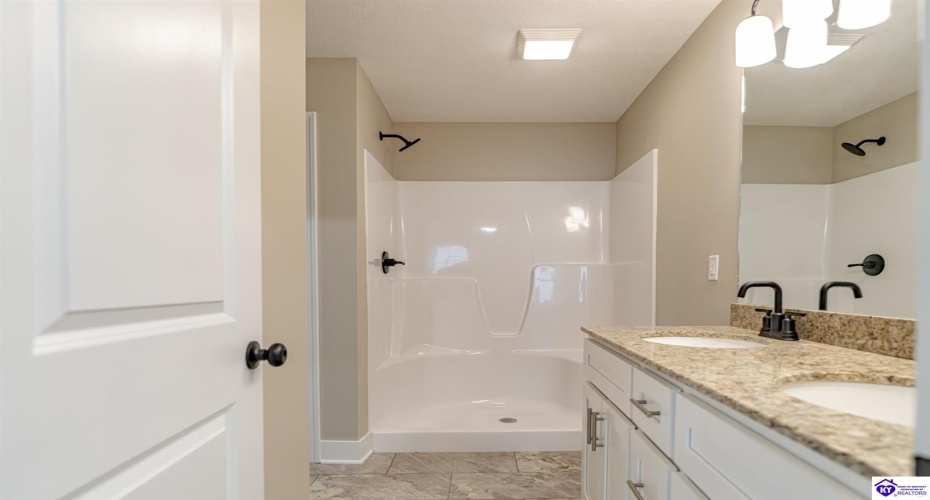 Hunter Lane, Elizabethtown, Kentucky 42701, ,3 BathroomsBathrooms,For Sale,Hunter Lane,HK24004252