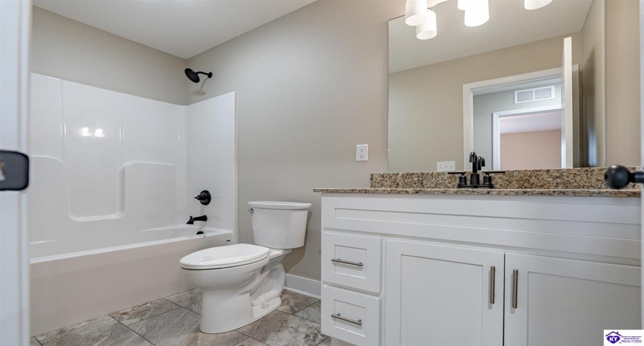 Hunter Lane, Elizabethtown, Kentucky 42701, ,3 BathroomsBathrooms,For Sale,Hunter Lane,HK24004252