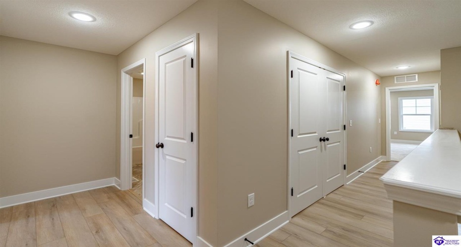 Hunter Lane, Elizabethtown, Kentucky 42701, ,3 BathroomsBathrooms,For Sale,Hunter Lane,HK24004252