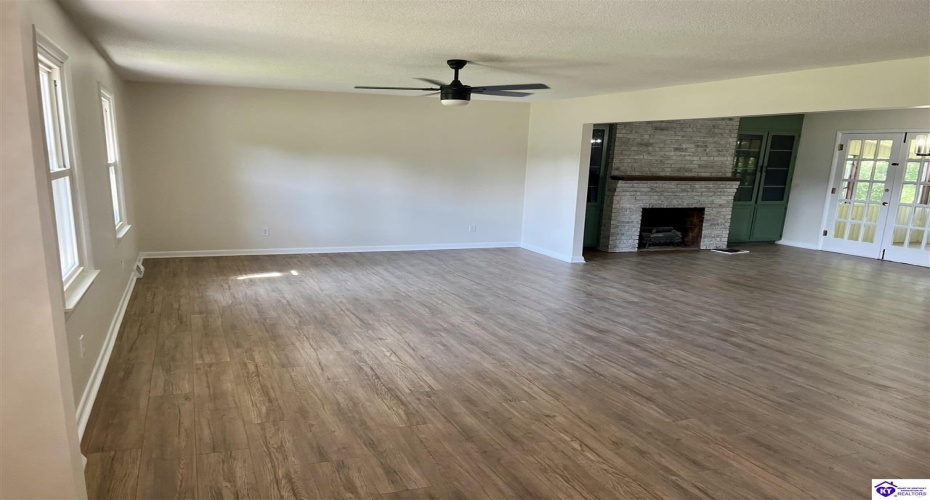 Wooldridge Ferry Road, Elizabethtown, Kentucky 42701, ,3 BathroomsBathrooms,For Sale,Wooldridge Ferry Road,HK24004260