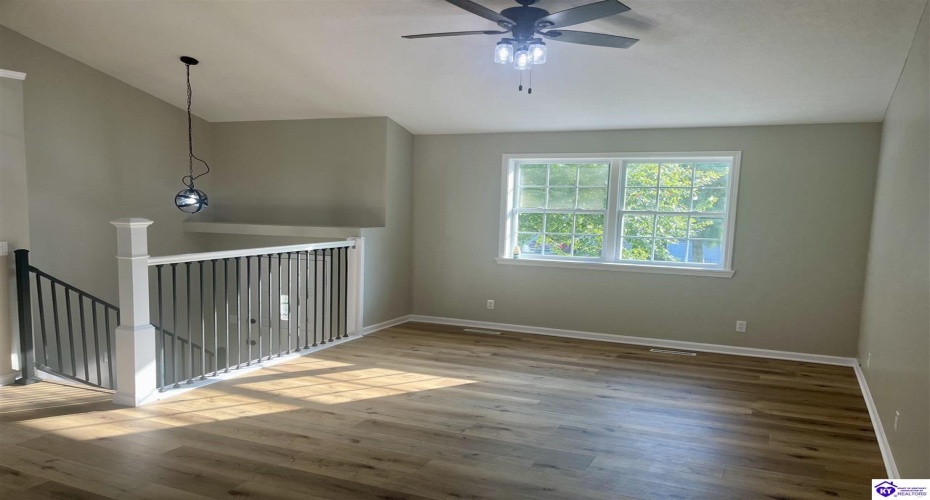 Pleasant View Drive, Elizabethtown, Kentucky 42701, ,2 BathroomsBathrooms,For Sale,Pleasant View Drive,HK24004261