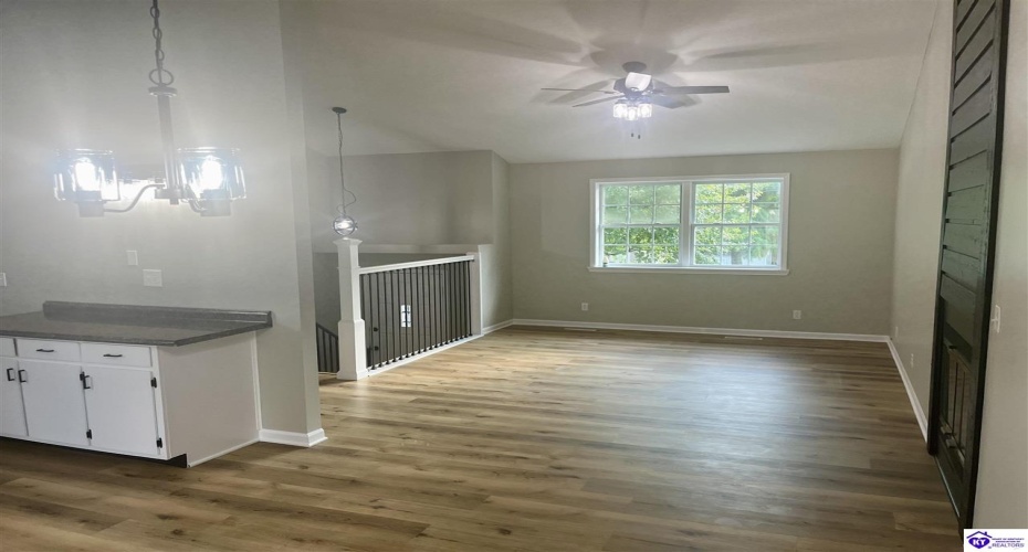 Pleasant View Drive, Elizabethtown, Kentucky 42701, ,2 BathroomsBathrooms,For Sale,Pleasant View Drive,HK24004261