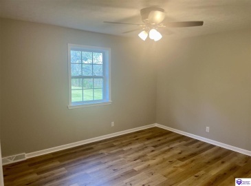 Pleasant View Drive, Elizabethtown, Kentucky 42701, ,2 BathroomsBathrooms,For Sale,Pleasant View Drive,HK24004261